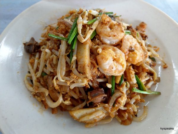 char kuih teow with duck egg