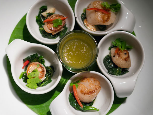 grilled scallops served with spinach and manow sauce