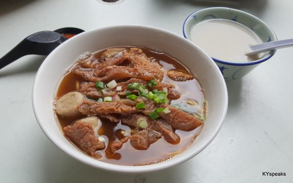 the default mixed beef (ç‰›æ‰Ž) with soup
