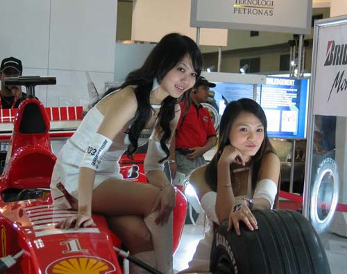 KL international motorshow girls