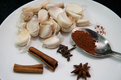 the ingredients for a bowl of proper tau eu bak